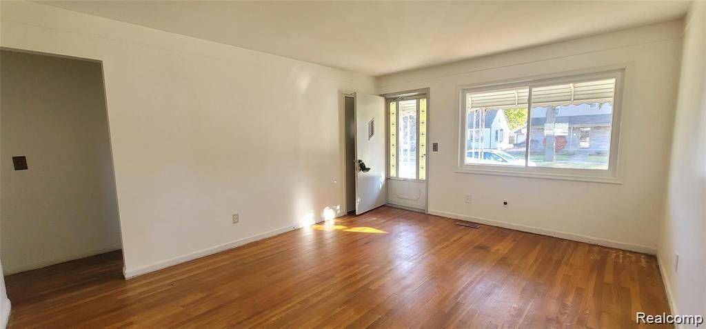 Dearborn Heights, MI 48125,4004 Kingston Street