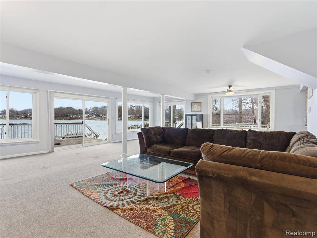 Waterford, MI 48328,1701 Eason