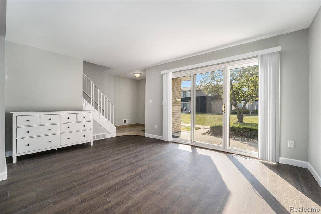 Warren, MI 48093,8691 Kennedy Circle