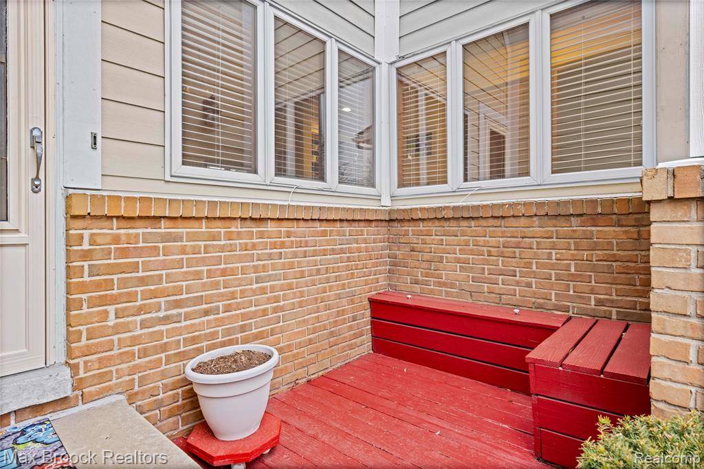 Farmington Hills, MI 48335,35282 Meadow Lane