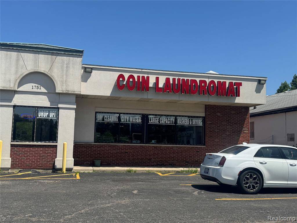 Walled Lake, MI 48390,1751 E West Maple Road