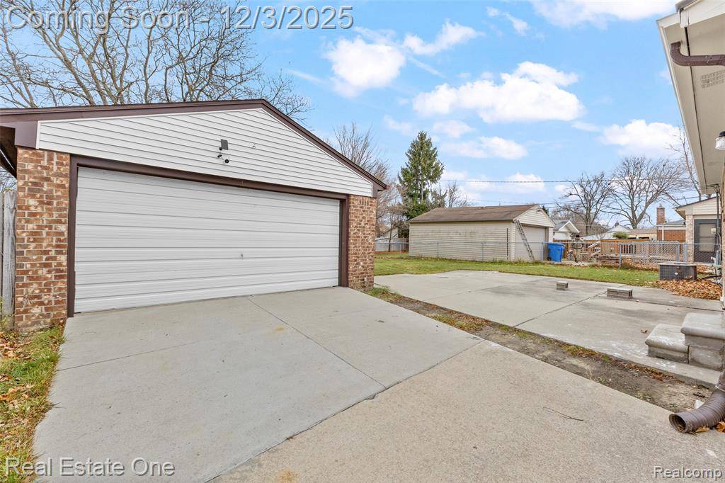 Dearborn Heights, MI 48127,8456 Robindale Avenue