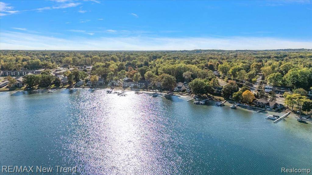 Waterford, MI 48327,727 McDougal Drive