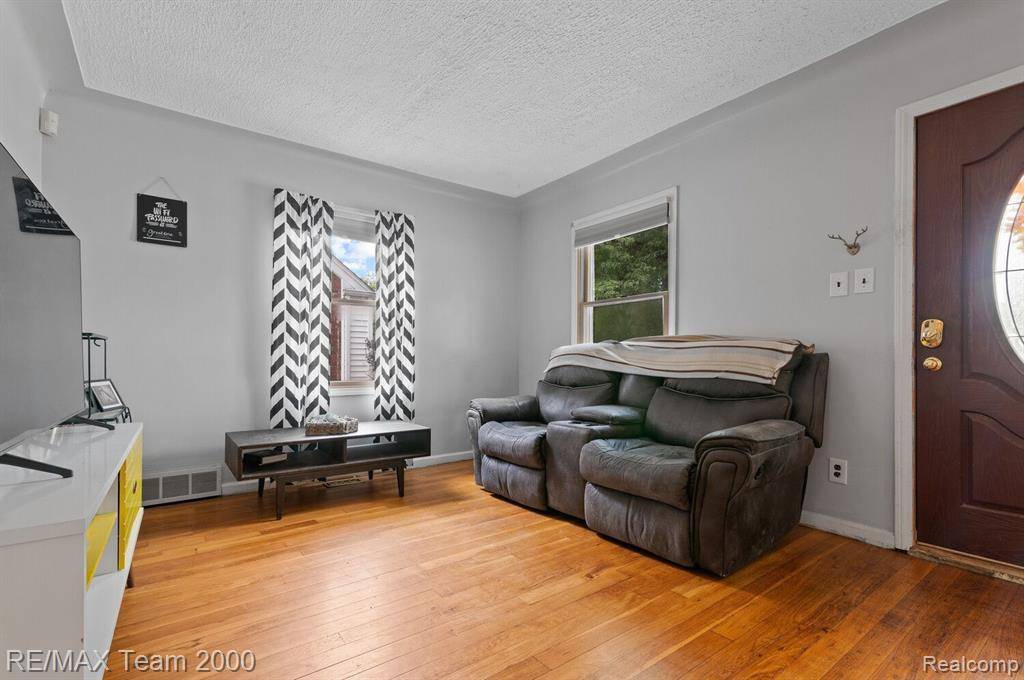 Dearborn, MI 48128,2020 Kingsbury Avenue