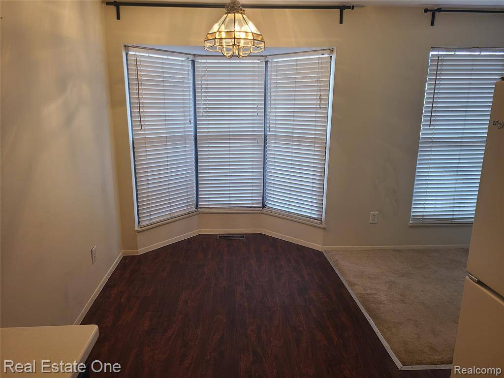 Farmington Hills, MI 48331,38872 Country Circle