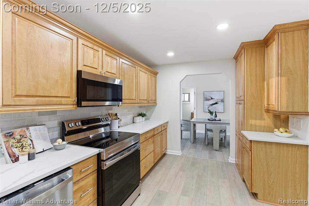 Waterford, MI 48327,1091 Joangay Boulevard