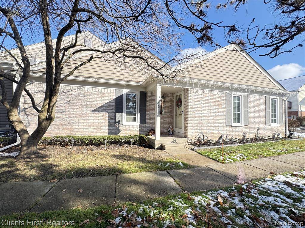 Clinton Twp, MI 48036,37421 Stonegate Circle