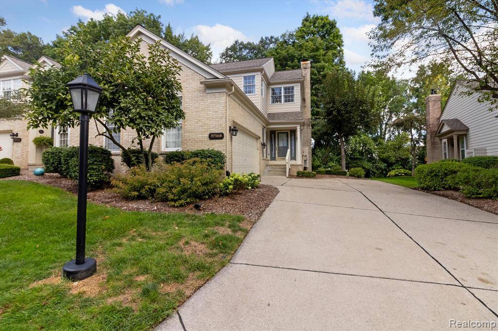 Northville, MI 48168,39568 Dun Rovin Drive