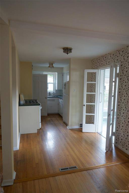 Royal Oak, MI 48067,401 N Vermont Avenue