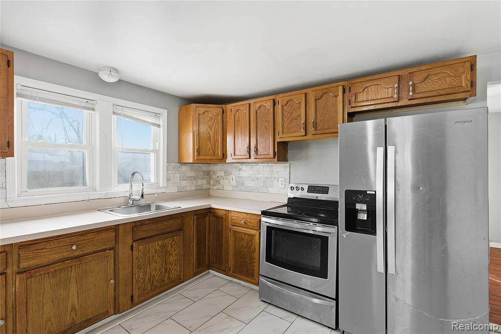 Dearborn Heights, MI 48125,5315 Edgewood Street