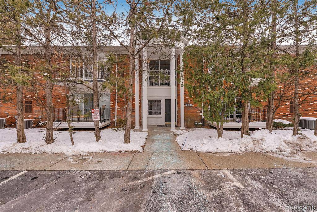 Bloomfield Hills, MI 48304,408 Fox Hills #A5 S Drive