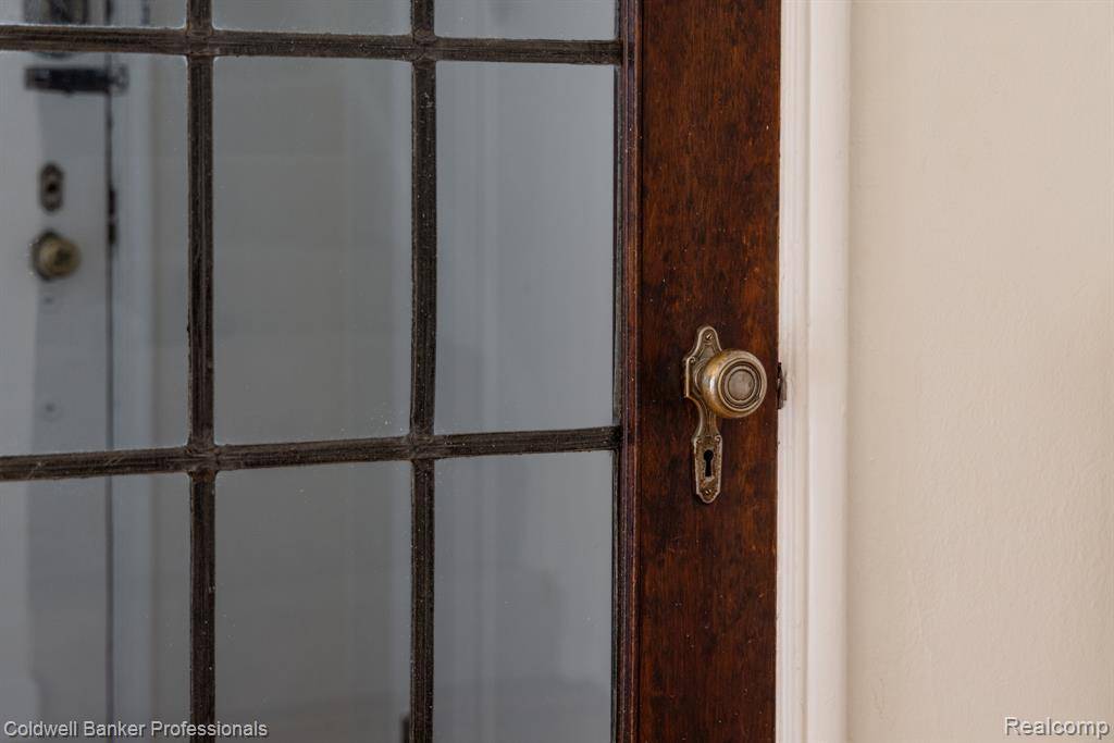 Grosse Pointe, MI 48230,42 Cranford Lane