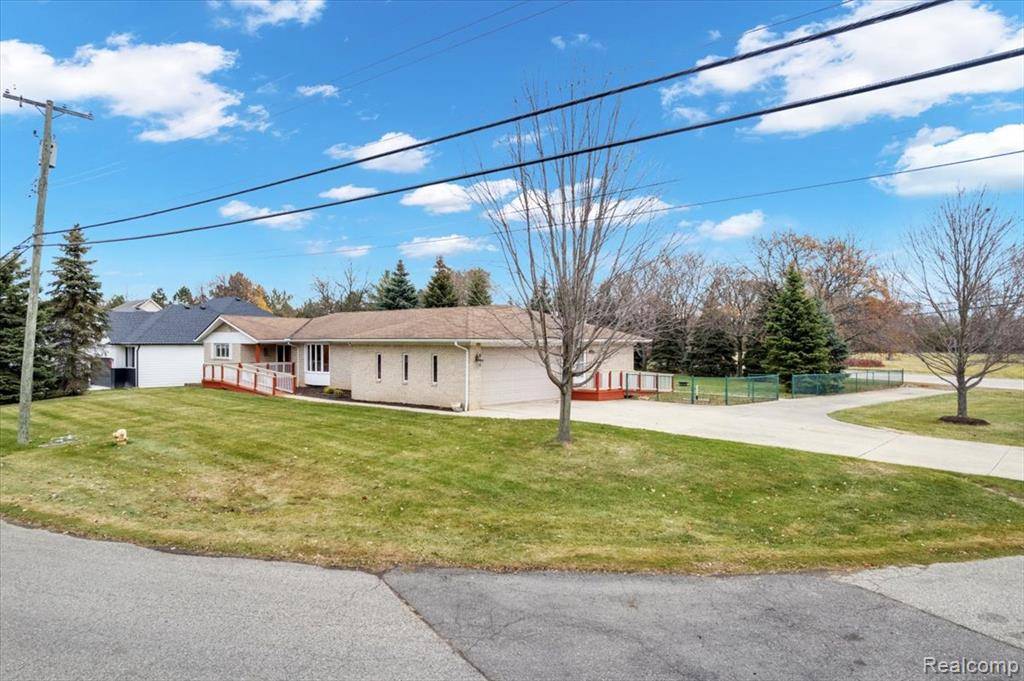 Clinton Twp, MI 48036,44680 Elizabeth Road