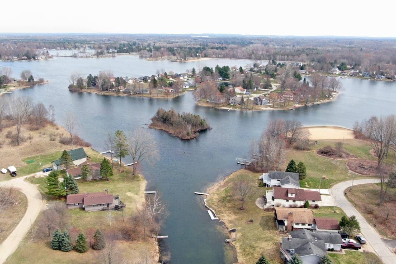 Canadian Lakes, MI 49346,11520 N Lookout Ridge