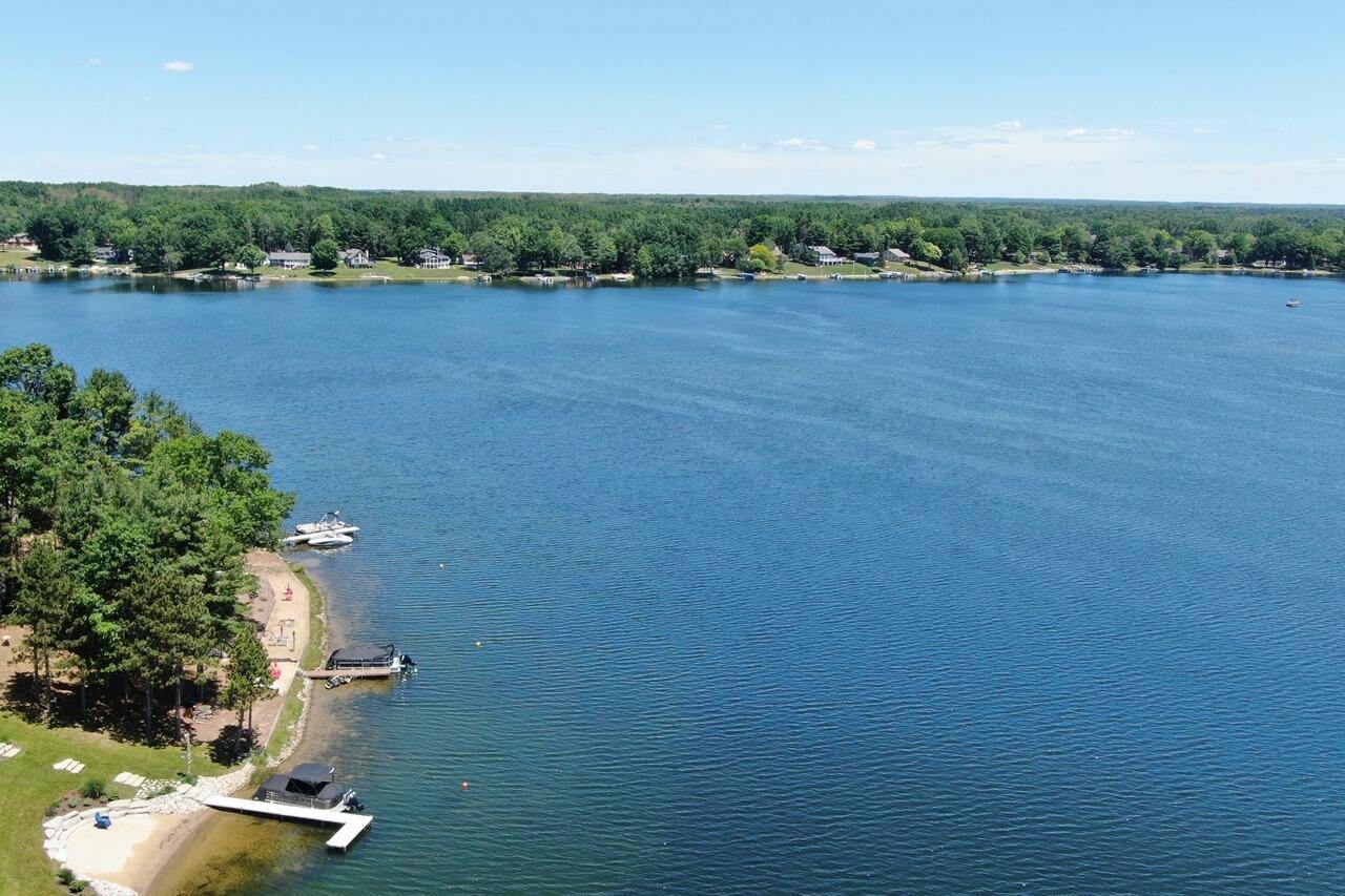 Canadian Lakes, MI 49346,7956 Island Court