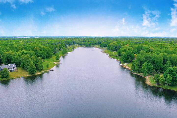 Canadian Lakes, MI 49346,9812 Fawn Lake Drive