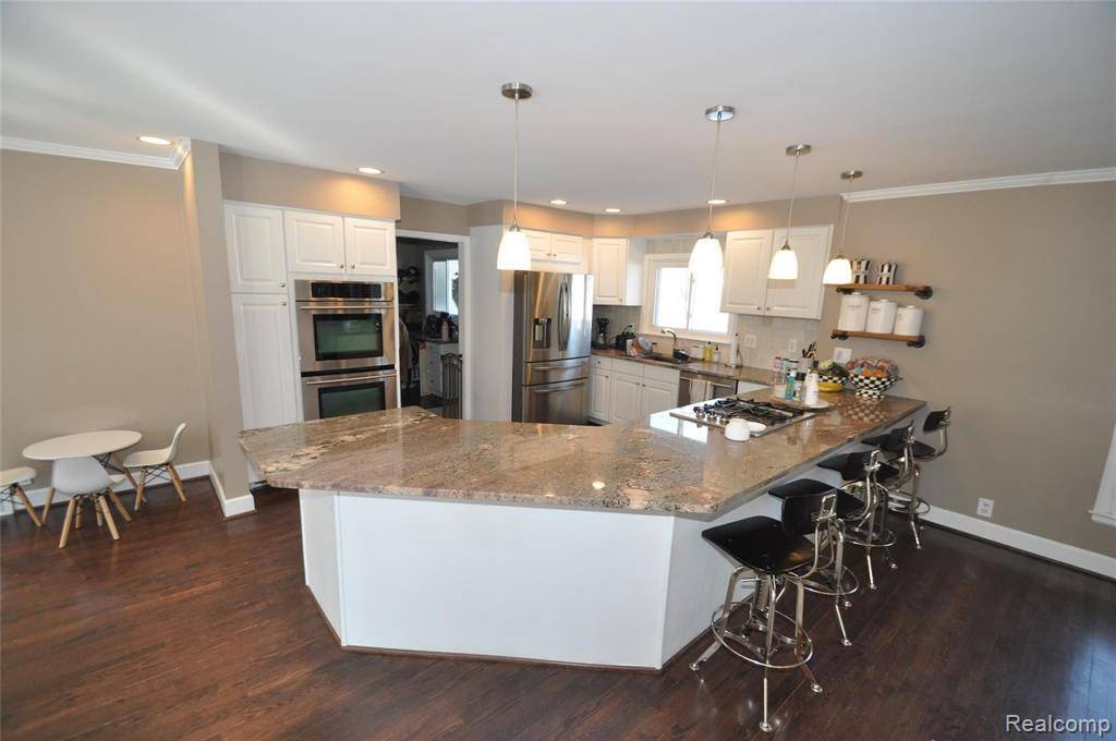 Birmingham, MI 48009,1019 CHESTERFIELD Avenue