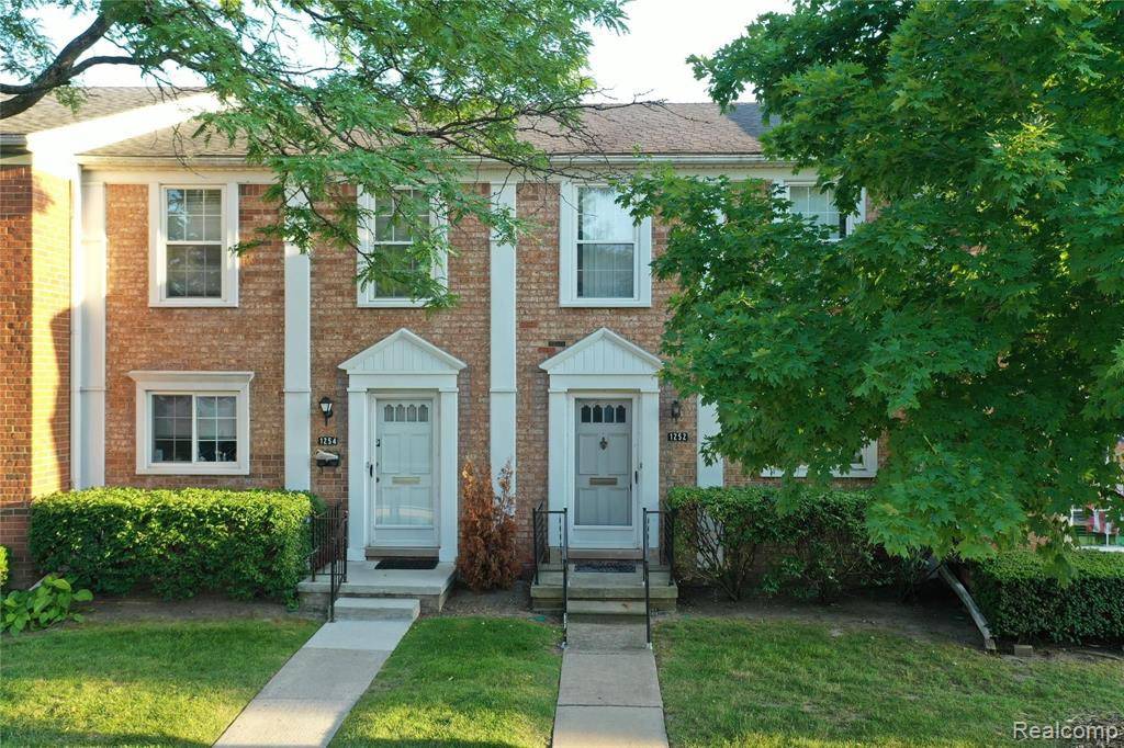 Saint Clair Shores, MI 48080,1252 WOODBRIDGE Street