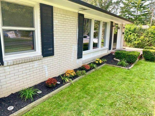 Southfield, MI 48076,29214 CANDLEWOOD LN