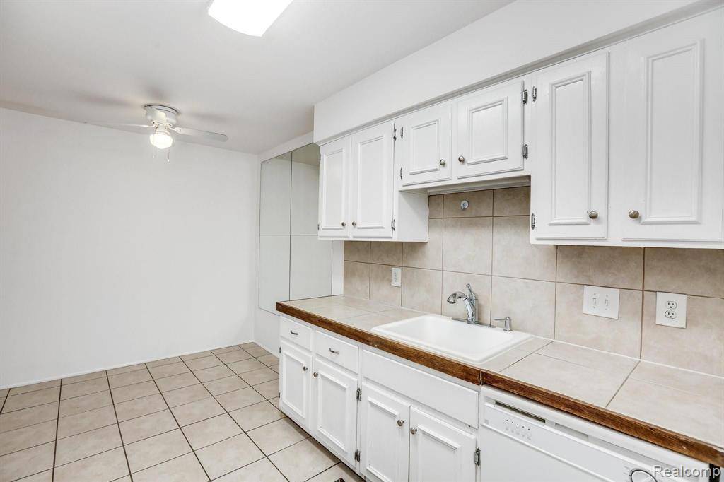 Clawson, MI,719 W MAPLE Road
