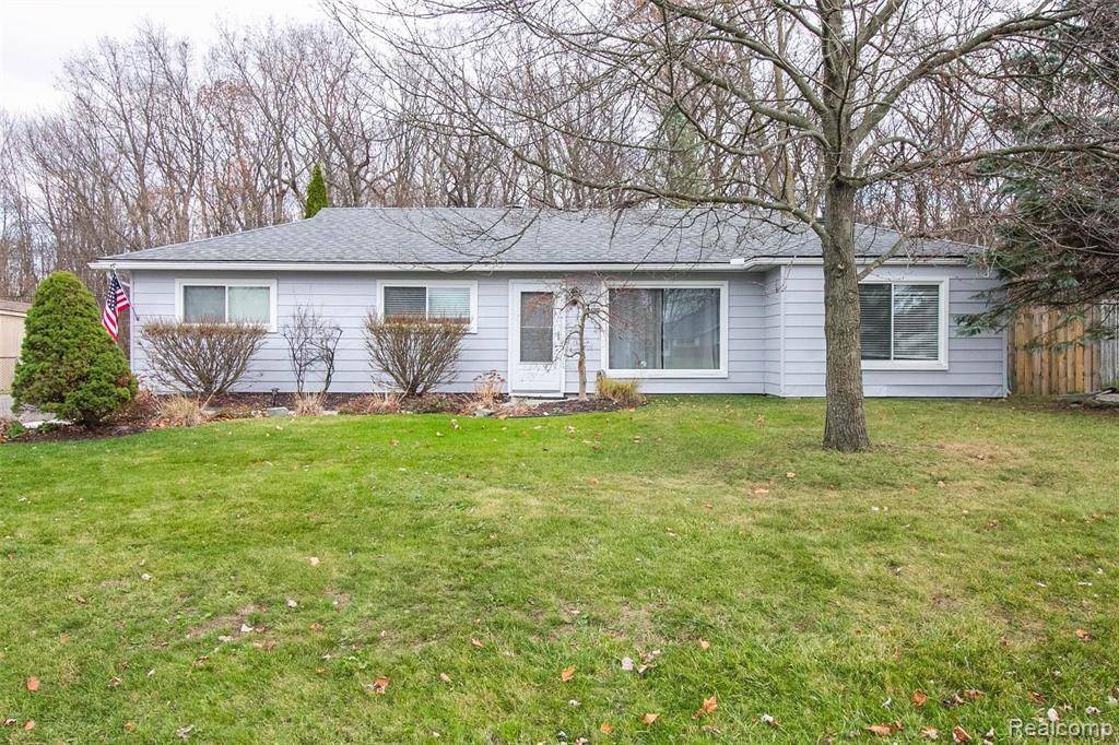 West Bloomfield, MI 48324,1907 HENBERT Road