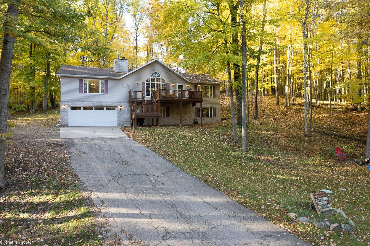 Canadian Lakes, MI 49346,10973 Shawnee Trail