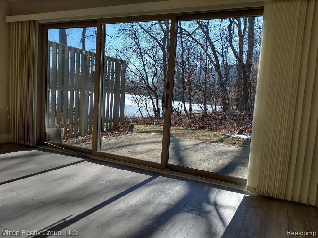 Ann Arbor, MI 48105,662 PENINSULA Court