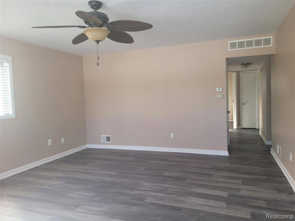 Dearborn Heights, MI 48127,6555 N HIGHLAND Street