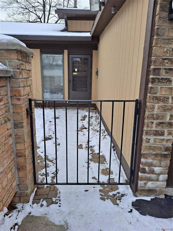 Southfield, MI 48076,19847 W VILLA COURT W Street