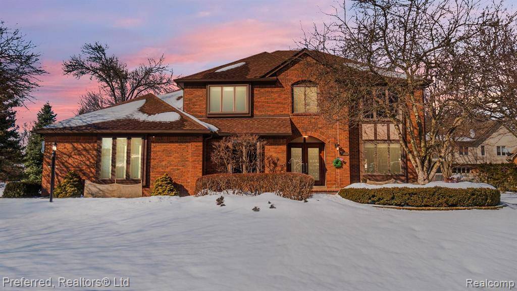 Farmington Hills, MI 48331,38666 Oakbrook Court