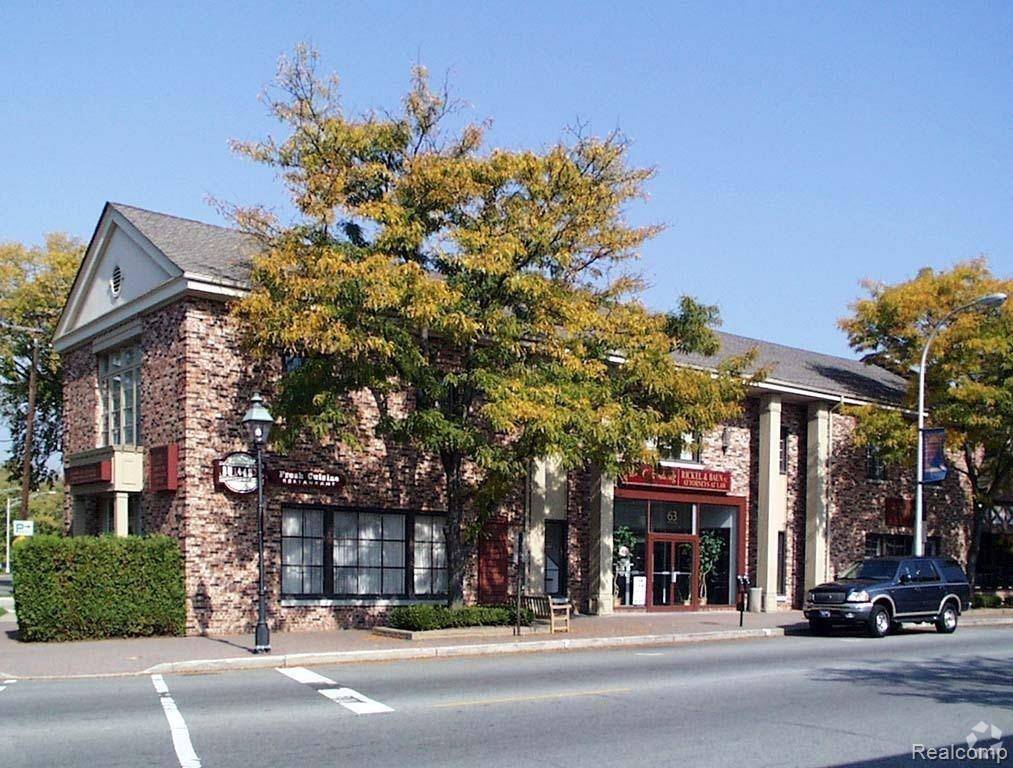 Grosse Pointe Farms, MI 48236,63 KERCHEVAL Avenue