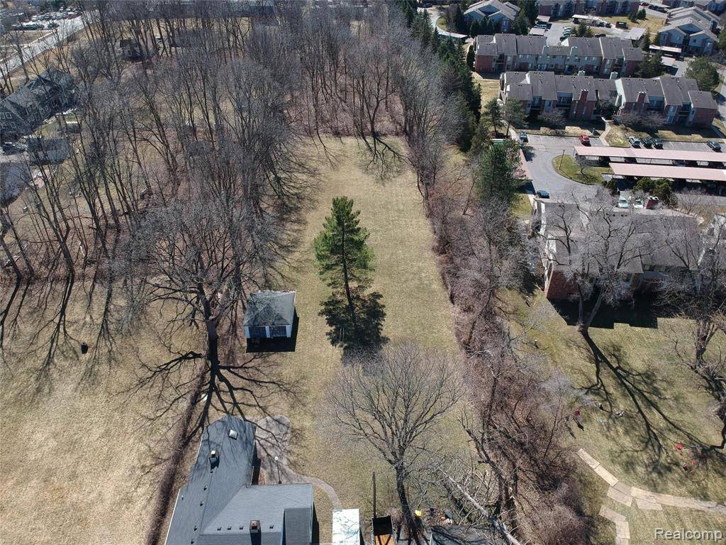 Farmington Hills, MI 48335,34505 9 MILE RD Road