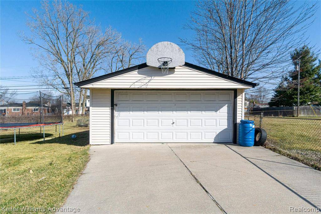 Madison Heights, MI 48071,833 TANGLEWOOD Drive