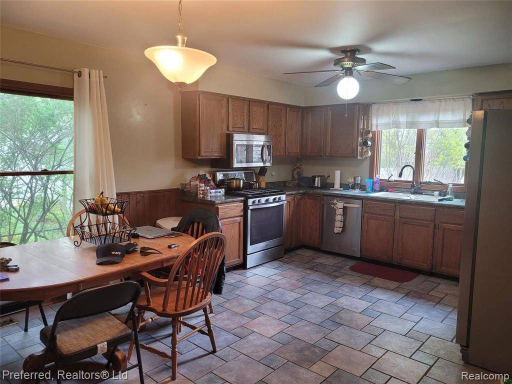 Farmington Hills, MI 48335,33623 EDMONTON Street