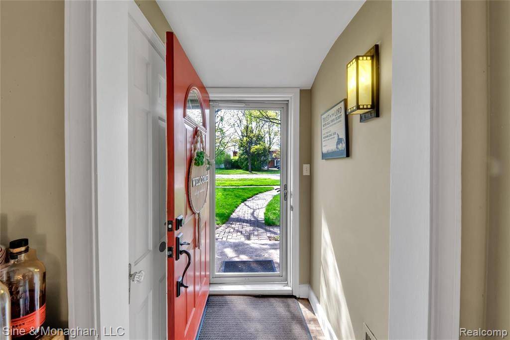 Lathrup Village, MI 48076,27774 CALIFORNIA Drive