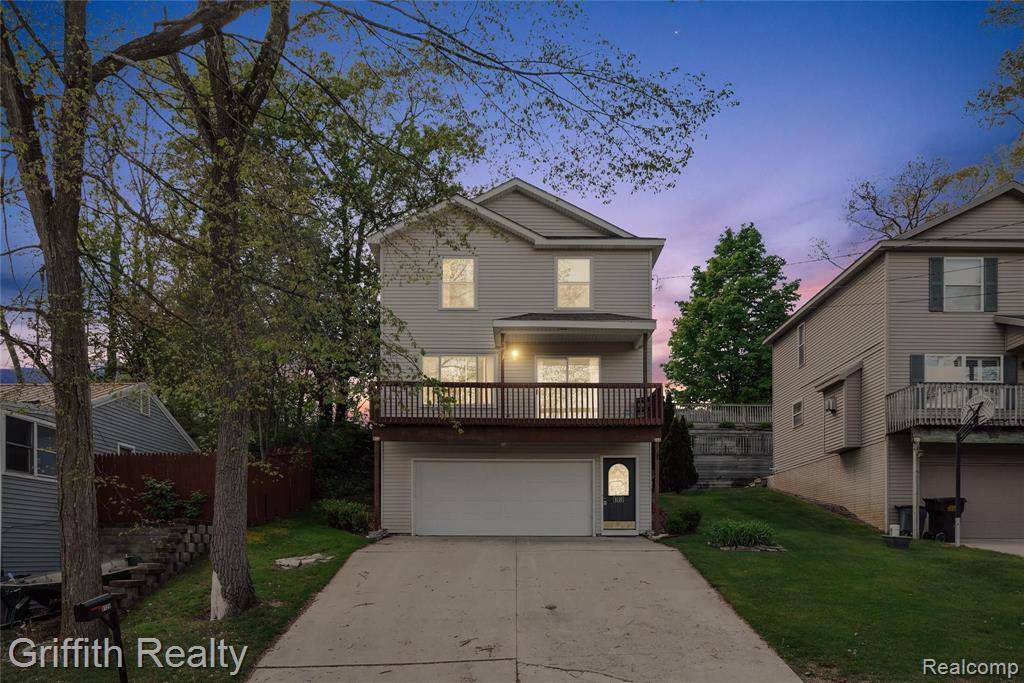Brighton, MI 48116,8120 HALFWAY DR