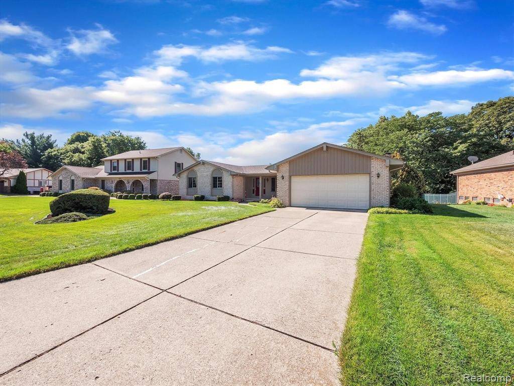 Farmington Hills, MI 48335,36235 PARKLANE Circle