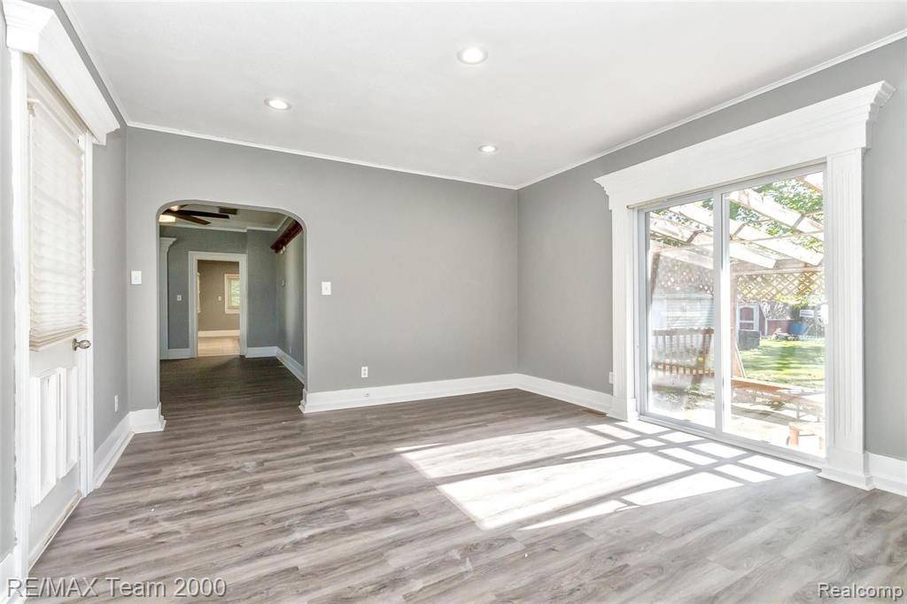 Dearborn Heights, MI 48127,7730 GRAYFIELD Street