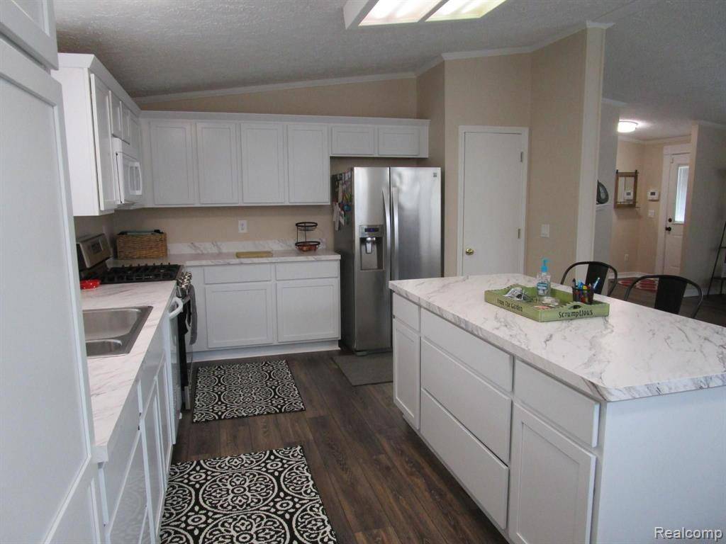 Redford, MI 48240,18205 POINCIANA