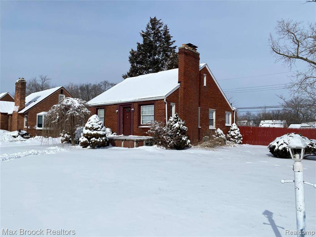 Saint Clair Shores, MI 48080,22015 HARPER LAKE Avenue