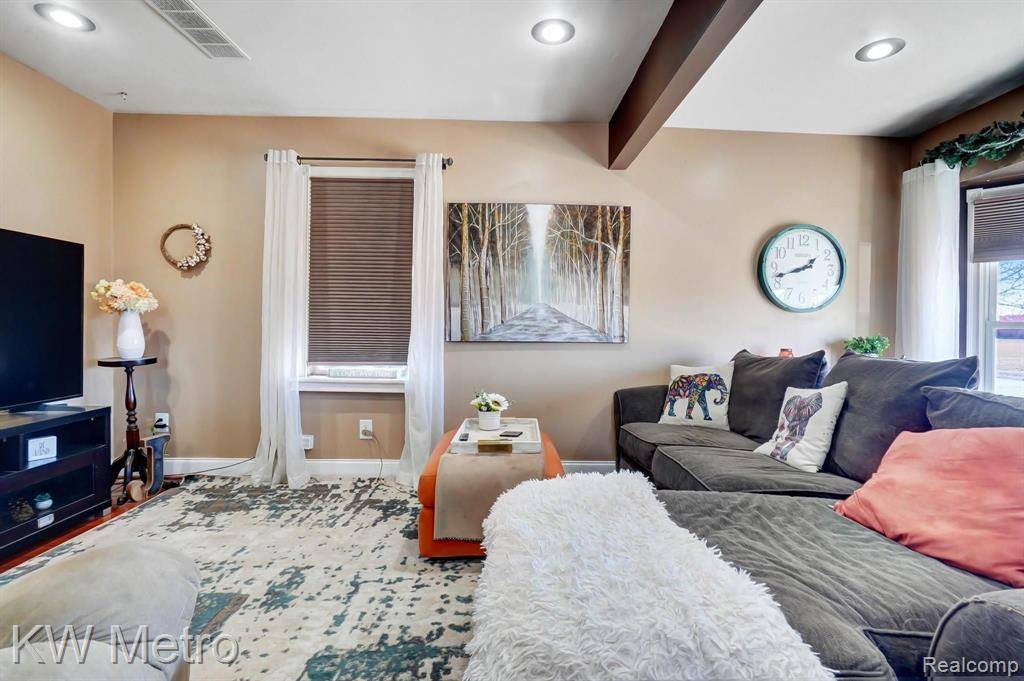 Roseville, MI 48066,27860 BLUM Street