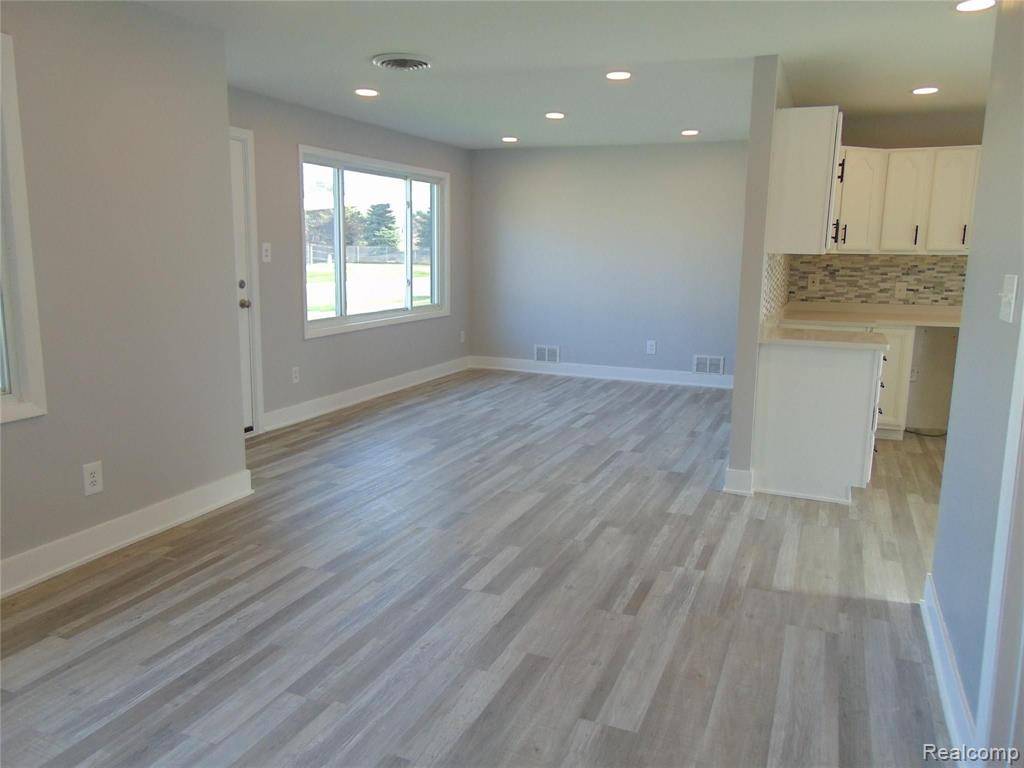 Roseville, MI 48066,27081 GRANDMONT Street