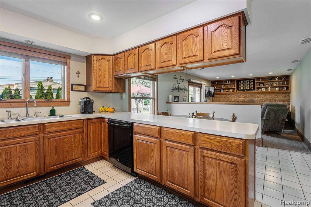 Dearborn Heights, MI 48127,26250 MORTON Street
