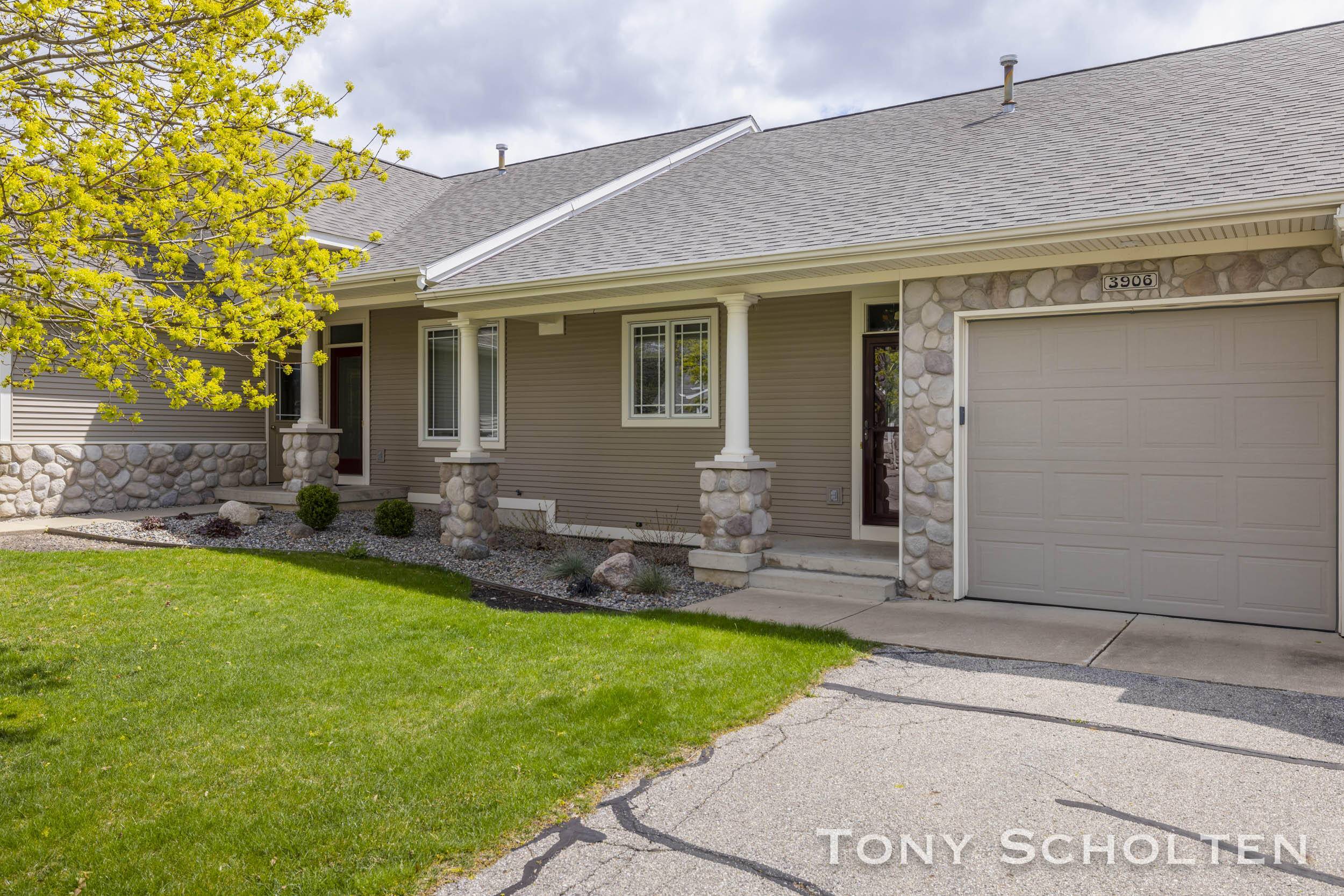 Hudsonville, MI 49426,3906 Windsor Hill Drive #15