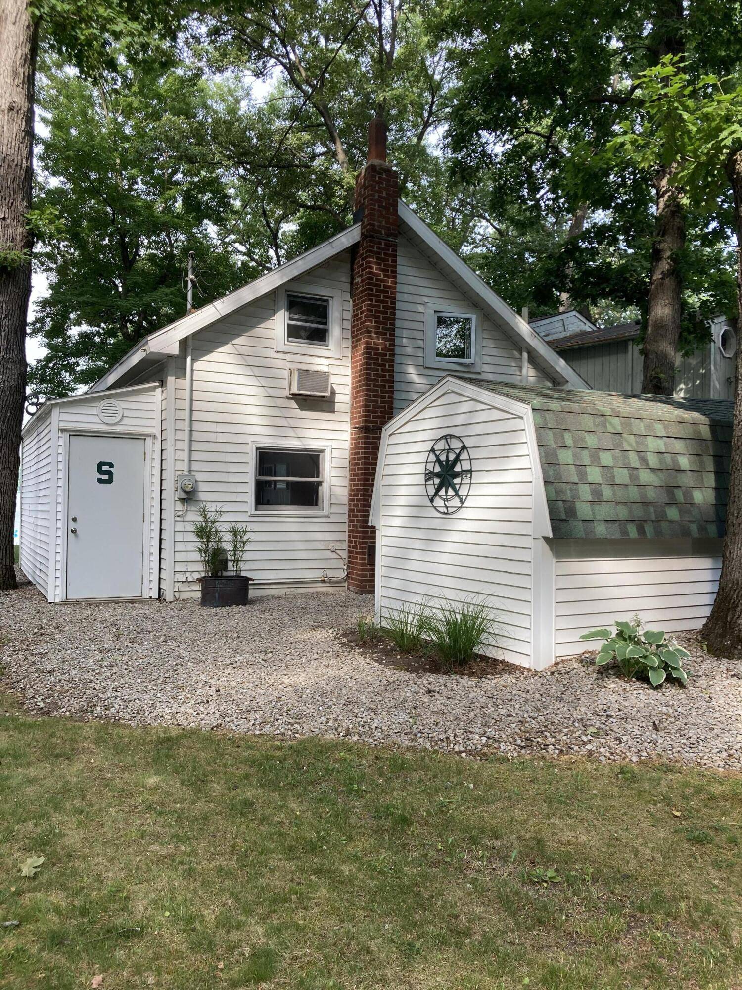 Munith, MI 49259,146 Ready Lane