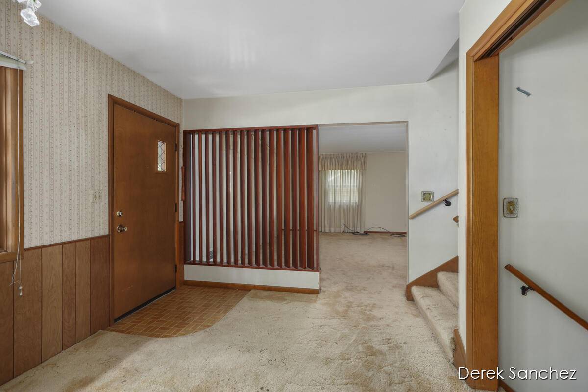 Grand Rapids, MI 49548,240 Buck Creek SW Court