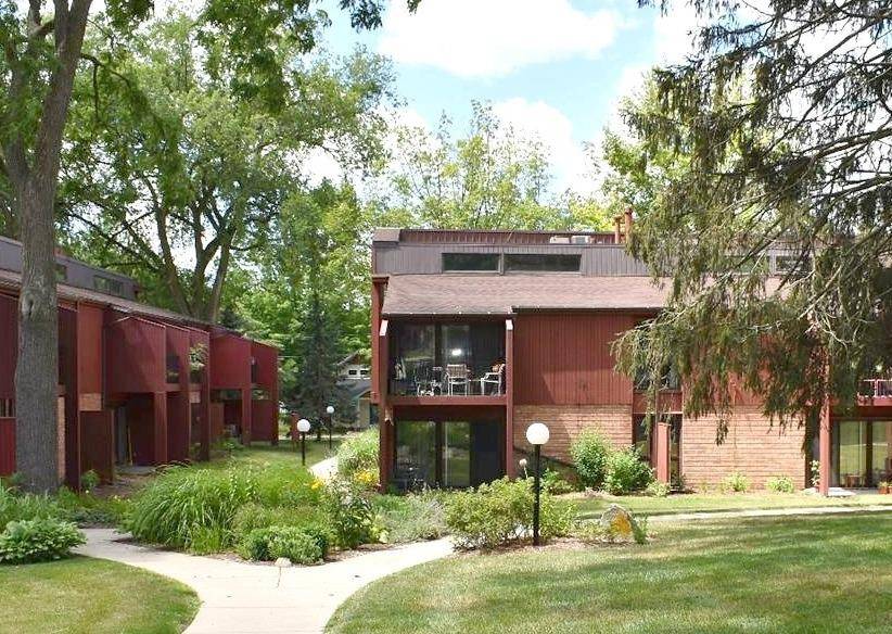 Ann Arbor, MI 48104,2413 Packard Street #57E