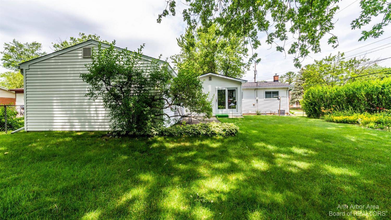 Saline, MI 48176,640 Crestwood Circle