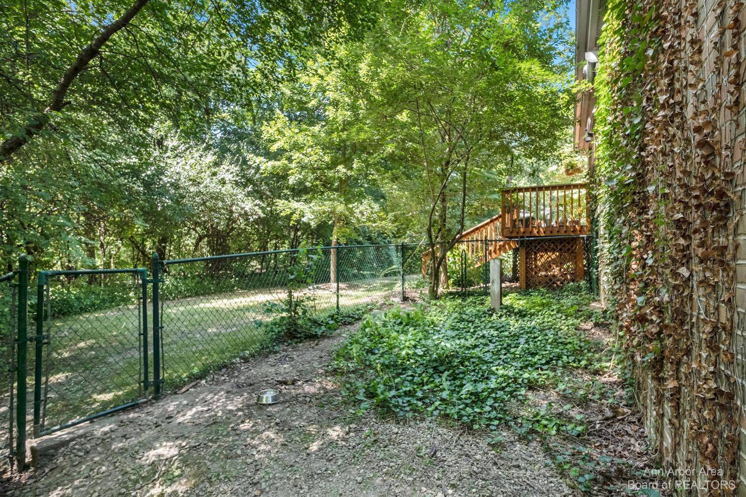 Ann Arbor, MI 48105,3945 Waldenwood Drive