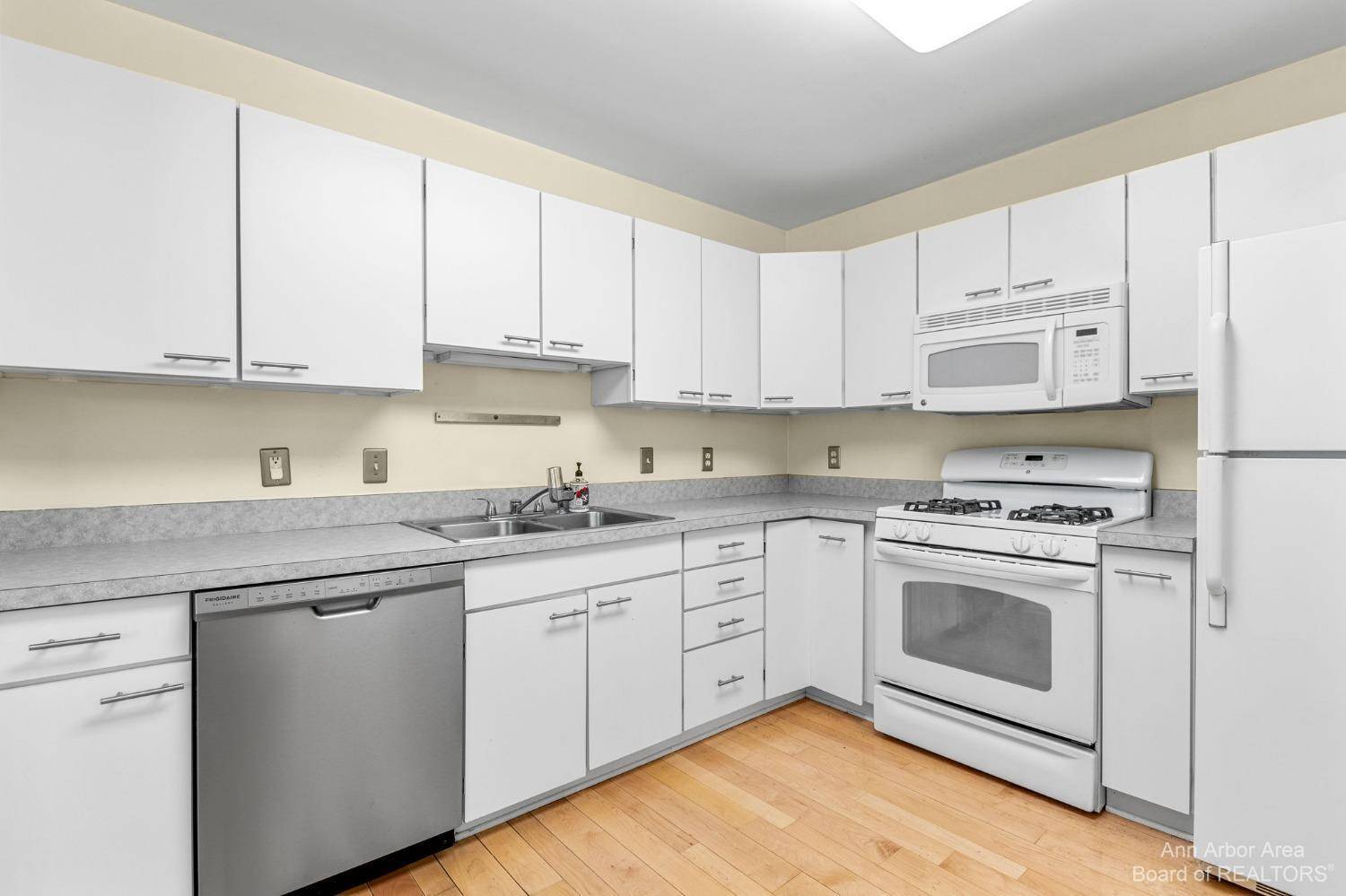 Ann Arbor, MI 48103,1390 Patricia Avenue